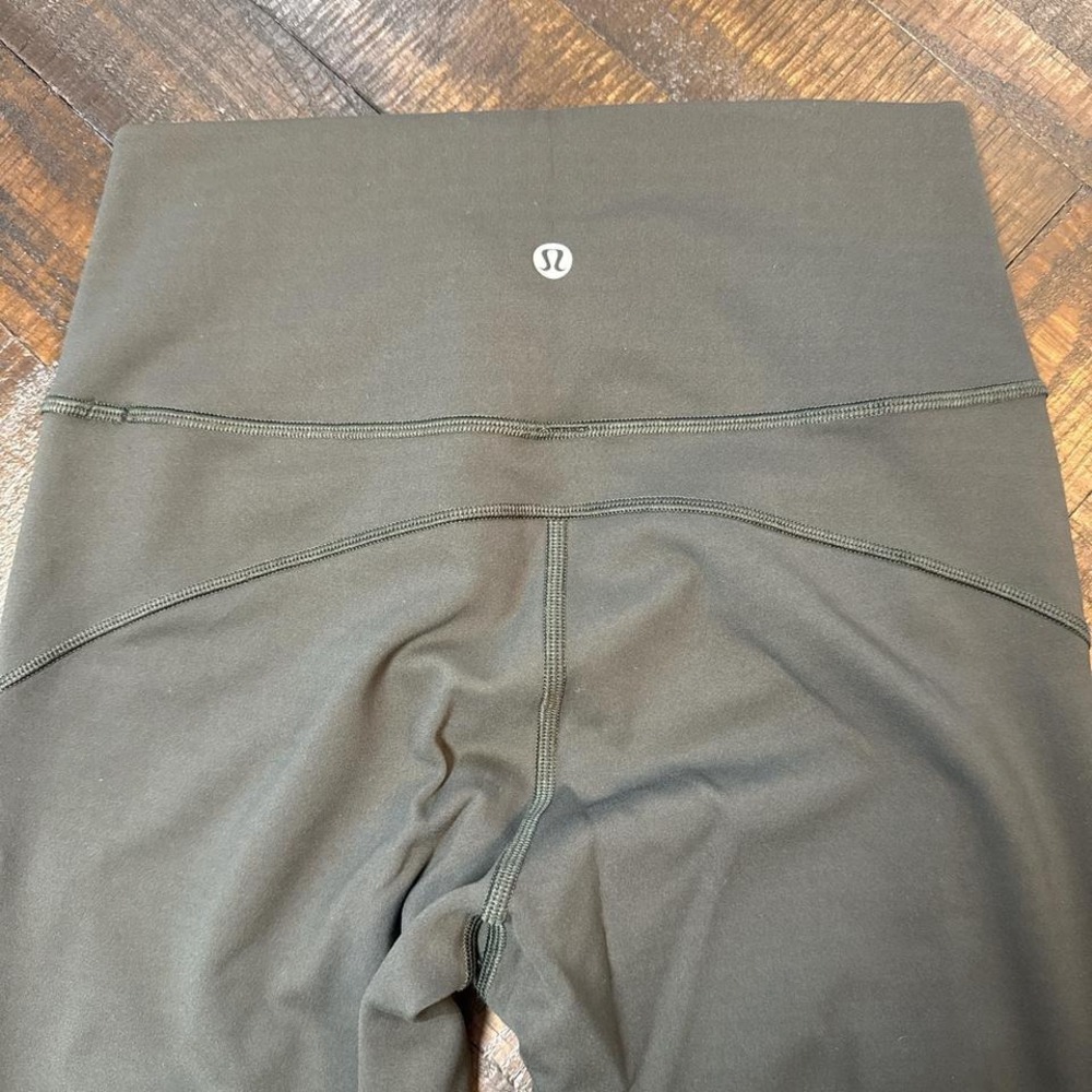Lululemon In Movement Crop Leggings Size 6 Olive Green 20" Inseam - Picture 5 of 7